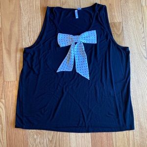 Black tank with polka dot bow 🖤